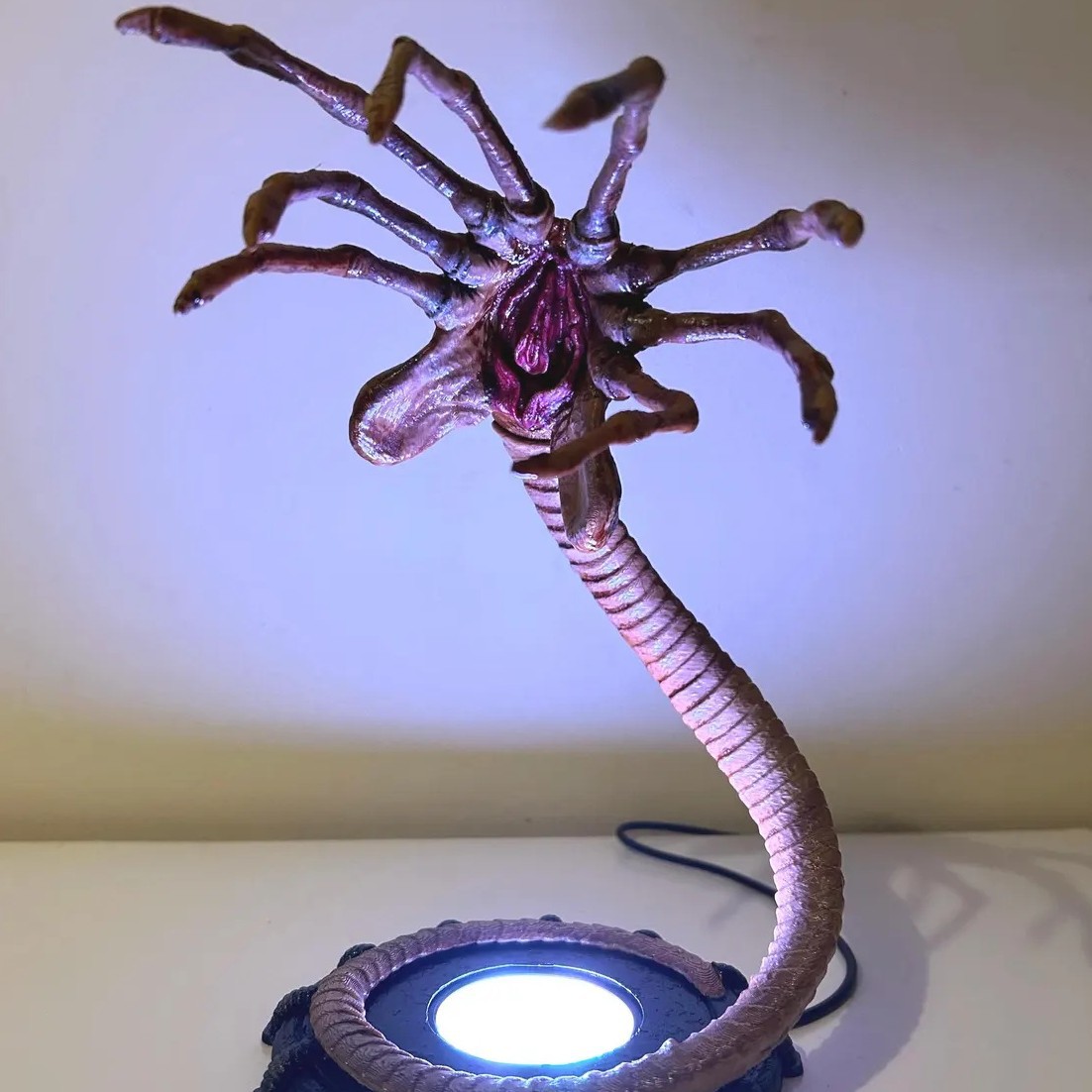 Alien Facehugger Lamp Nightlig - đánh giá và giá Home Decor Inspo