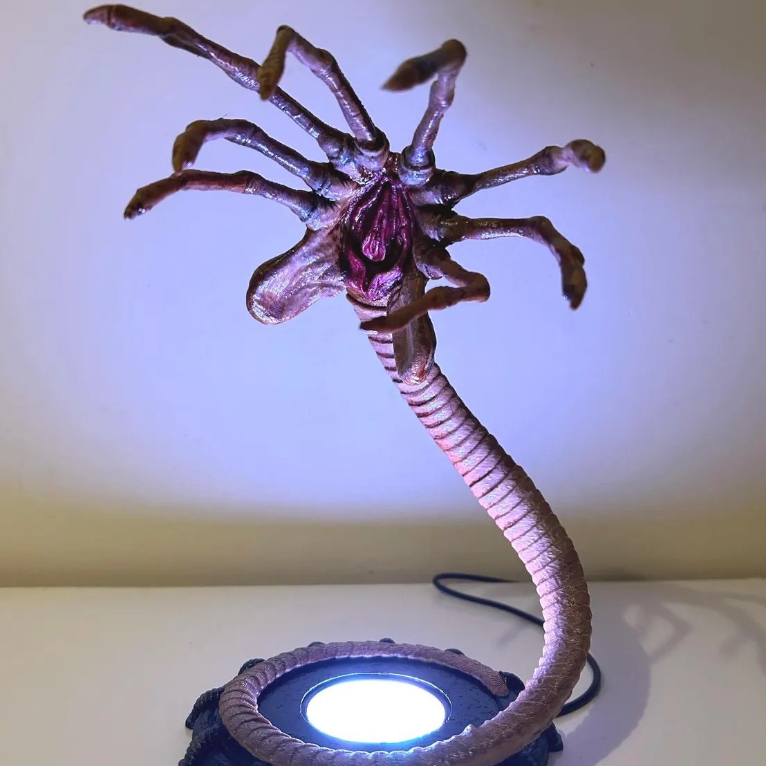 Alien Facehugger Lamp Nightlig - đánh giá và giá Home Decor Inspo